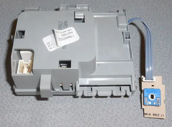 ELECTRONIC CARD