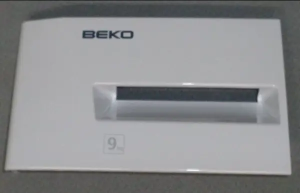 Čelo zásuvky
